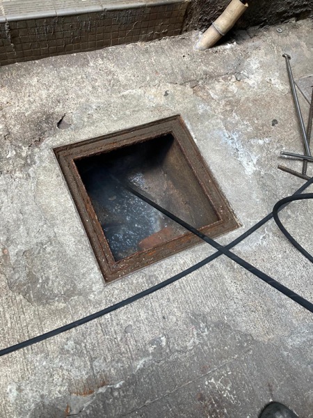 DrainFix HK 同一方形戶外渠井完成清渠後 — 井底乾淨可見