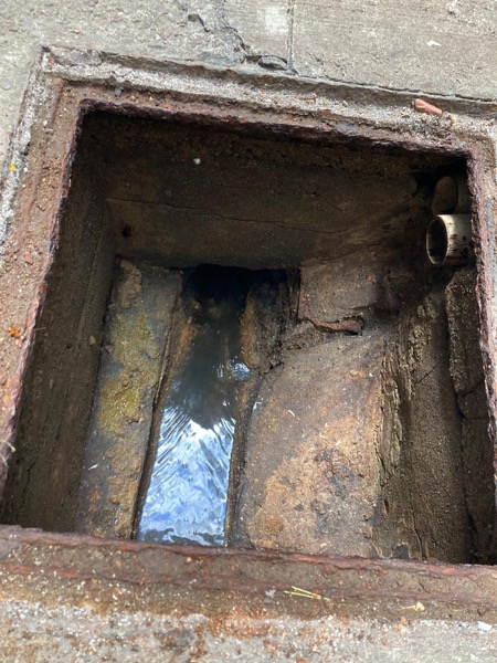 DrainFix HK 完成清渠後井底見到清水流暢